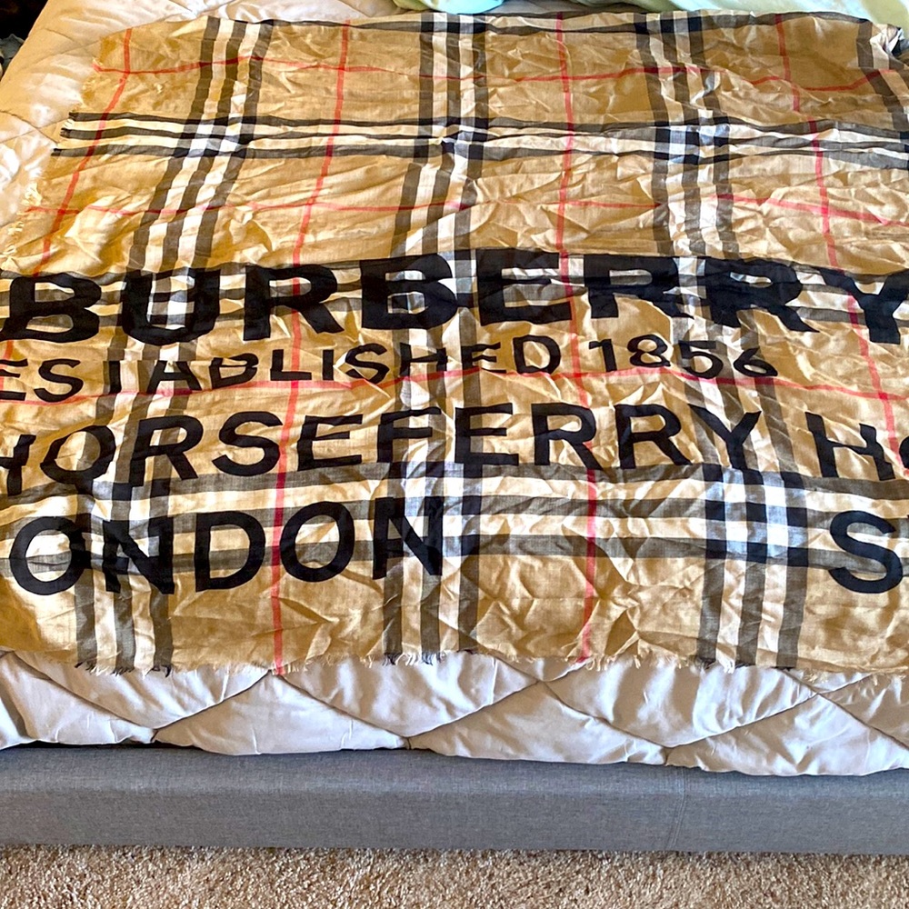 Gorgeous Burberry scarf. London England